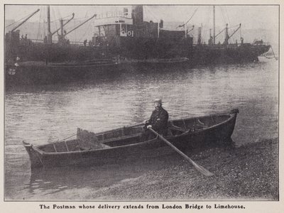 Brevbärare vars leverans sträcker sig från London Bridge till Limehouse i en båt på Themsen, London (s/v foto) av English Photographer