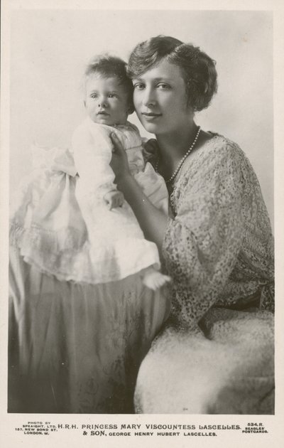 Prinsessan Mary, Viscountess Lascelles, med sin äldsta son, George (s/v foto) av English Photographer