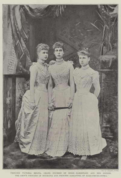 Prinsessan Victoria Melita, storhertiginnan av Hessen-Darmstadt, och hennes systrar, kronprinsessan av Rumänien och prinsessan Alexandra av Sachsen-Coburg-Gotha av English Photographer