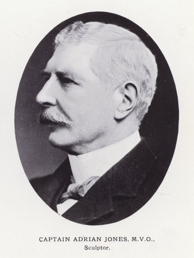 Prominent Men of London: Kapten Adrian Jones (s/v foto) av English Photographer