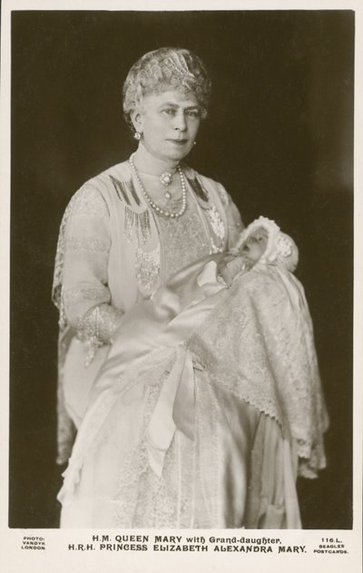 Drottning Mary, gemål till kung George V, med sitt barnbarn, prinsessan Elizabeth av English Photographer
