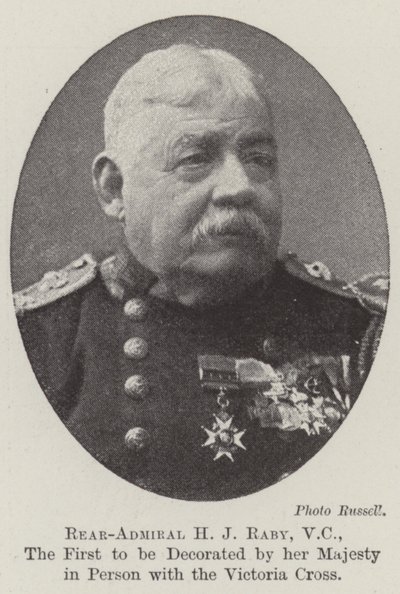 Konteramiral H J Raby, VC, den första som dekorerades av hennes majestät personligen med Victoria Cross av English Photographer