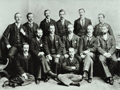 Rosendale Road School: grupp av lärare, 1897 av English Photographer