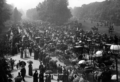 Rotten Row i Hyde Park, London, ca 1890 av English Photographer