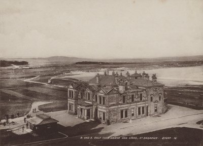 Royal and Ancient Golf Club House and Links, St Andrews av English Photographer