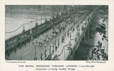 Kunglig procession som korsar London Bridge av English Photographer