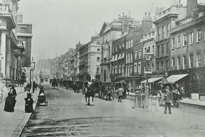 Saint Jamess Street, Westminster LB: ser norrut från Pall Mall, 1895 av English Photographer