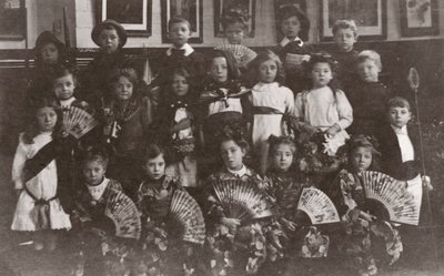 Skolbarn, Norfolk, tidigt 1900-tal (svartvitt foto) av English Photographer