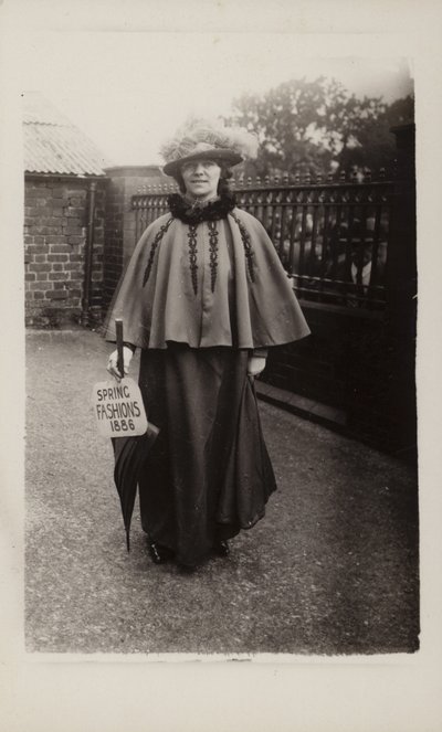 Vårens mode, 1886 av English Photographer