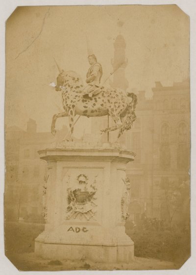 Staty av kung George I, Leicester Square, London; foto taget 1866 av English Photographer