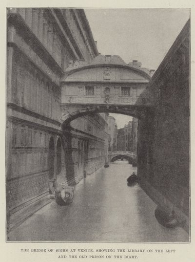 Suckarnas bron i Venedig, som visar biblioteket till vänster och det gamla fängelset till höger av English Photographer