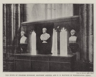 Bysten av Charles Kingsley, Matthew Arnold och F D Maurice i Westminster Abbey av English Photographer