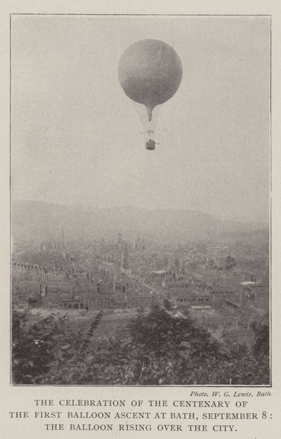 Firandet av hundraårsminnet av den första ballonguppstigningen i Bath, 8 september, ballongen stiger över staden av English Photographer