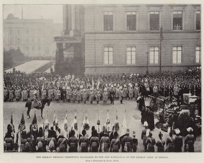 Den tyska kejsaren presenterar standarder för den tyska arméns nya bataljoner i Berlin av English Photographer