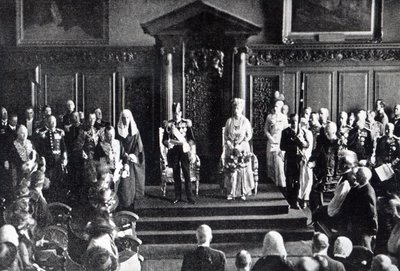 Kungen vädjar till Irlands folk om fred i stadshuset, illustration från "The Queen", 2 juli 1921. av English Photographer