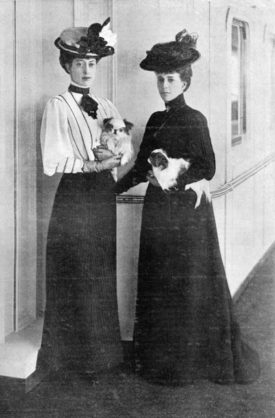 De senaste porträtten av hennes majestät och prinsessan Victoria av Wales, framsidan av The Graphic, 27 oktober 1906 av English Photographer