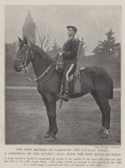 Den nya metoden att bära kavallerigeväret, en korpral i Queens Bays med det nya redskapet av English Photographer