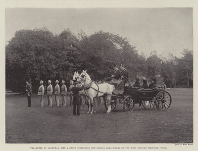 Drottningen på Balmoral, hennes majestät inspekterar Yoruba-avdelningen av den västafrikanska gränsstyrkan av English Photographer