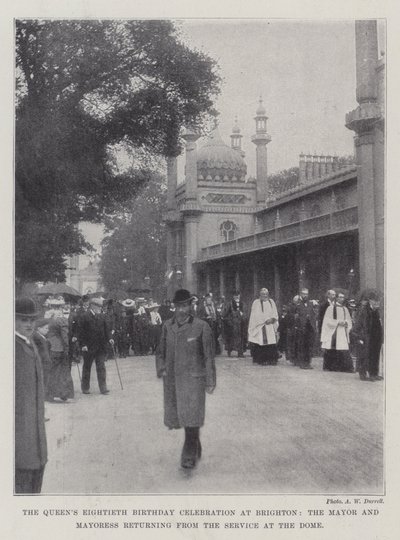 Queens åttioårsfirande i Brighton, borgmästaren och borgmästarinnan återvänder från gudstjänsten vid kupolen av English Photographer