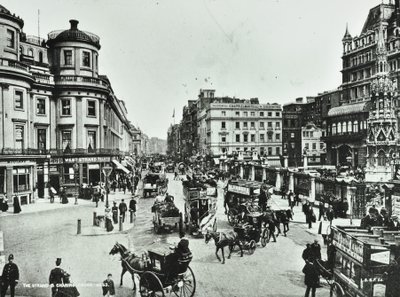 The Strand and Charing Cross, 1897 av English Photographer