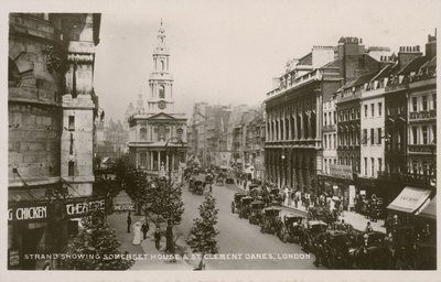 The Strand, som visar Somerset House och St Clement Danes, London av English Photographer