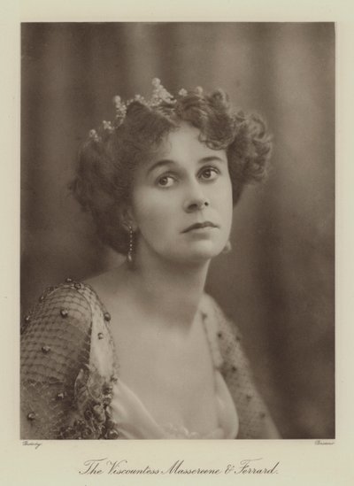 Viscountess Massereene och Ferrard (svartvitt foto) av English Photographer