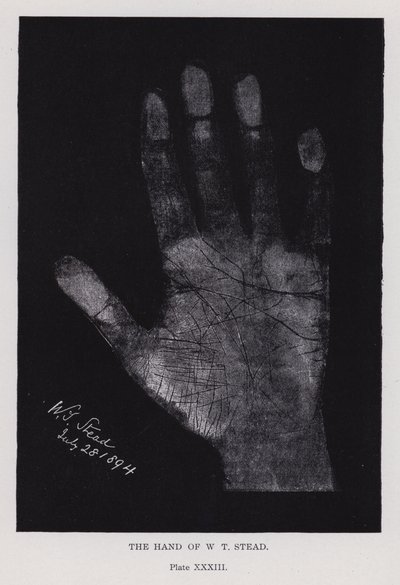 The hand of W T Stead (s/v foto) av English Photographer