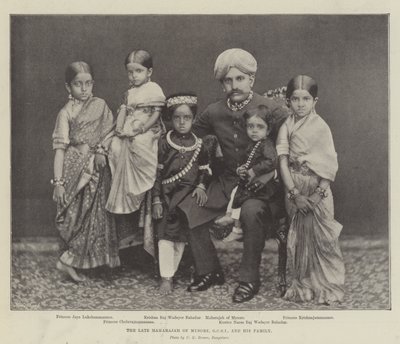 Den bortgångne Maharajah av Mysore, GCSI och hans familj av English Photographer