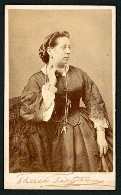 Therese Tietjens, porträtt (s/v foto) av English Photographer