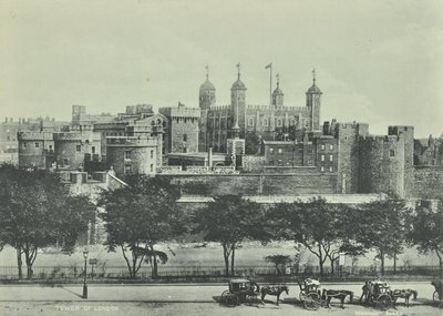 Tower of London, Tower Hill, 1890 av English Photographer