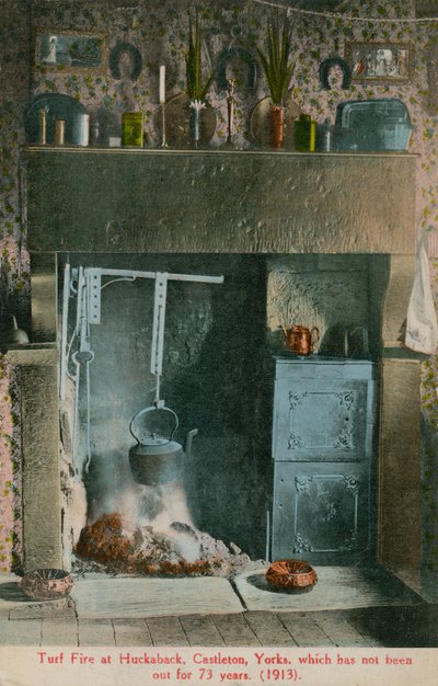 Torvbrand vid Huckaback, Castleton, Yorks, som inte har varit släckt på 73 år. Vykort skickat 1913 . av English Photographer