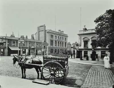 Upper Richmond Road, väster om Putney High Street, visar hästdraget fordon i förgrunden, 1880 av English Photographer