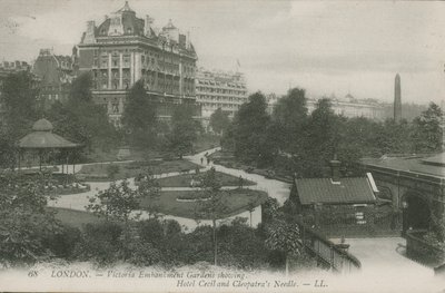 Victoria Embankment Gardens, som visar Hotel Cecil och Cleopatras Needle, London av English Photographer