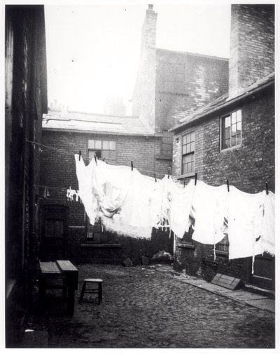 Tvättlina i Eagle and Child Yard, Hunslet, Leeds, 13 maj 1896 av English Photographer