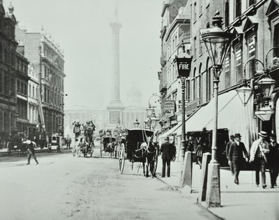 Whitehall, Westminster LB: Whitehall ser till Trafalgar Square, 1895 av English Photographer