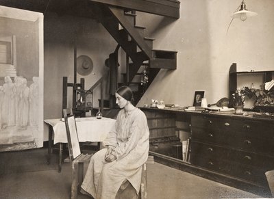 Winifred Knights i sin studio av English Photographer