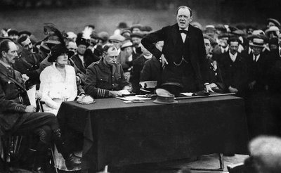 Winston Churchill under ett tal i Enfield, England av English Photographer