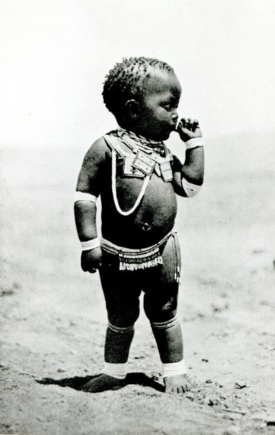 Zulu Girl suger första finger av English Photographer
