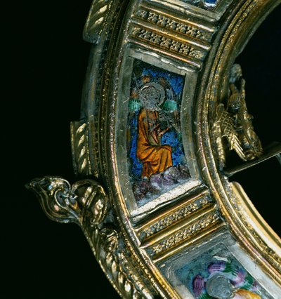 Ängel som spelar ett blåsinstrument, detalj från William of Wykehams crozier (ca 1320-1404) (förgylld silver & champleve-emalj) (se 205100-32) av English School