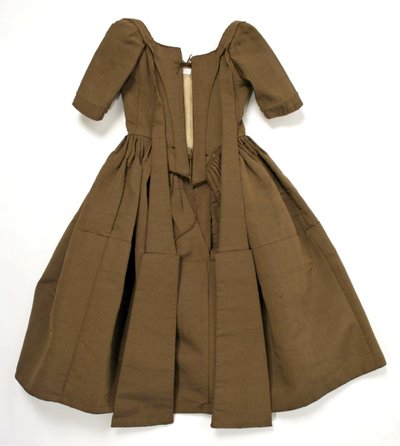 Klänning, ca 1740 (ull och siden) av English School