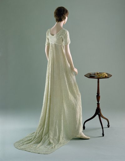 Aftonklänning, 1800 (bomullsmuslin & glaspärlor) av English School