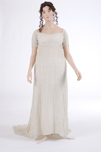 Aftonklänning, 1800 (bomullsmuslin & glaspärlor) av English School
