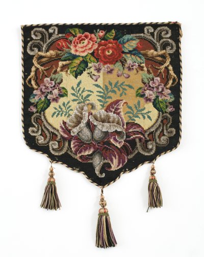Brandskärmspanel, ca 1850 (Berlin ullpanel med pärl och sidenbaksida) av English School