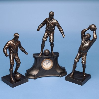 Fotbollsspelare, en klocksats (målad spelter) (se även 315474-315476) av English School