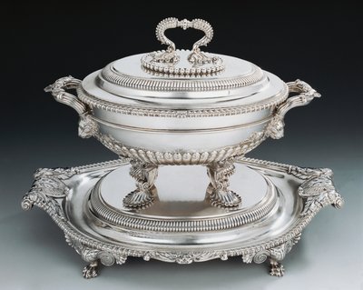 Silverterrin i George III-stil med bricka av English School