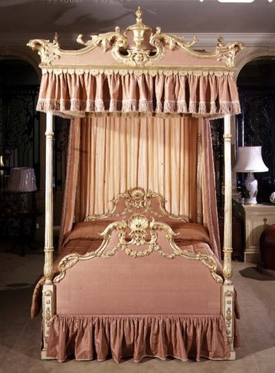 George III himmelssäng, sent 1700-tal (hugget och målat förgyllt trä) av English School
