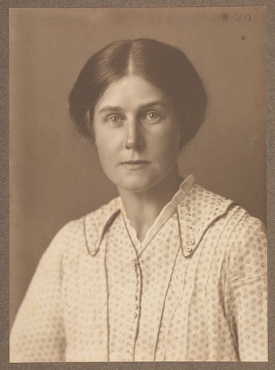 Harriet Weaver, oktober 1916 (sepiafoto) av English School