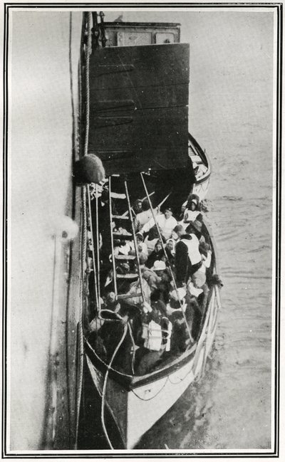 How the Titanic Survivors Were Were Pick Up by the Carpathia, från 