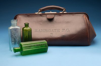 Gladstone-väska i läder, stämplad med Ramsgate F.C. av English School