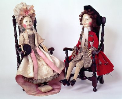 Lord and Lady Clapham, trädockor tillverkade under William och Mary-perioden, sent 17:e, ca 1680-talet (se även 2453) av English School